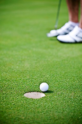 포토 JPG 주간 해외기획촬영 해외 2010년태국 스포츠용품 스포츠 골프 공 스포츠시설 발 골프장 필드 레저 골프공 골프용품 골프클럽 한명 잔디 야외 신체부위 초록색 레포츠 구기 골프채 국내포토 자연요소 식물 1 컬러 사람 오브젝트 시설 파일형식