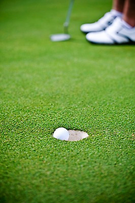 포토 JPG 주간 해외기획촬영 해외 2010년태국 스포츠용품 스포츠 골프 공 스포츠시설 발 골프장 필드 레저 골프공 골프용품 골프클럽 한명 잔디 야외 신체부위 초록색 레포츠 구기 골프채 국내포토 자연요소 식물 1 컬러 사람 오브젝트 시설 파일형식