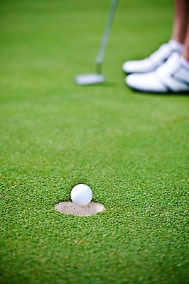 포토 JPG 주간 해외기획촬영 해외 2010년태국 스포츠용품 스포츠 골프 공 스포츠시설 발 골프장 필드 레저 골프공 골프용품 골프클럽 한명 잔디 야외 신체부위 초록색 레포츠 구기 골프채 국내포토 자연요소 식물 1 컬러 사람 오브젝트 시설 파일형식