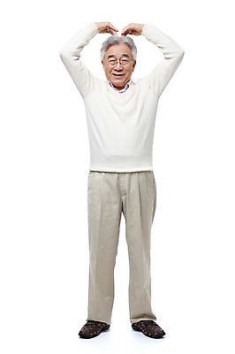 포토 JPG 스튜디오촬영 전신 모델 라이프스타일 할아버지 노년 남자 포즈 실내 사랑 한명 서기 미소 웃음 누끼 사람 동양인 손짓 성인 라이프 실버라이프 한국인 하트 실버 60대 손하트 노인만 노인남자만 노인남자한명만 국내포토 모양 1 감정 모션 표정 인종 내부 생활 남자만 남자한명만 성인만 파일형식