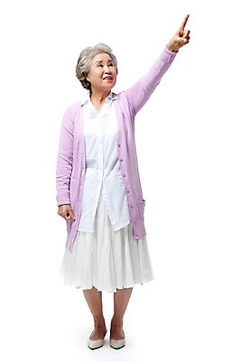 포토 JPG 스튜디오촬영 전신 모델 라이프스타일 여자 노년 할머니 포즈 실내 한명 서기 미소 웃음 누끼 사람 동양인 손짓 성인 라이프 실버라이프 한국인 가리킴 실버 60대 노인만 노인여자만 노인여자한명만 국내포토 1 모션 표정 인종 내부 생활 여자만 여자한명만 성인만 파일형식