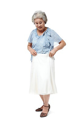 포토 JPG 스튜디오촬영 전신 모델 라이프스타일 옷 여자 노년 할머니 포즈 실내 한명 서기 미소 웃음 들기 누끼 사람 동양인 성인 라이프 실버라이프 쇼핑 치마 한국인 실버 60대 노인만 노인여자만 노인여자한명만 국내포토 1 모션 하의 표정 인종 내부 생활 여자만 여자한명만 성인만 파일형식