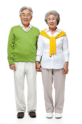 포토 JPG 스튜디오촬영 전신 모델 라이프스타일 부부 커플 여자 할아버지 노년 남자 행복 할머니 포즈 실내 서기 미소 웃음 누끼 사람 동양인 성인 두명 라이프 실버라이프 손잡기 노부부 다정 한국인 실버 60대 노인만 국내포토 감정 컨셉 관계 모션 표정 인종 내부 생활 성인만 파일형식