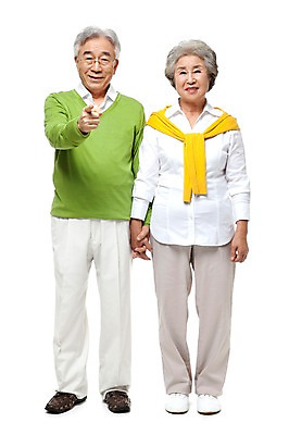 포토 JPG 스튜디오촬영 전신 모델 라이프스타일 부부 커플 여자 할아버지 노년 남자 행복 할머니 포즈 실내 서기 미소 웃음 누끼 사람 동양인 손짓 성인 두명 라이프 실버라이프 손잡기 노부부 다정 한국인 가리킴 실버 60대 노인만 국내포토 감정 컨셉 관계 모션 표정 인종 내부 생활 성인만 파일형식