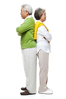 포토 JPG 스튜디오촬영 전신 모델 라이프스타일 부부 커플 여자 할아버지 노년 남자 할머니 포즈 실내 서기 누끼 사람 동양인 성인 두명 라이프 실버라이프 팔짱 노부부 한국인 등맞대기 분노 등 실버 60대 싸움 부부싸움 노인만 국내포토 감정 관계 모션 인종 내부 생활 신체부위 성인만 파일형식