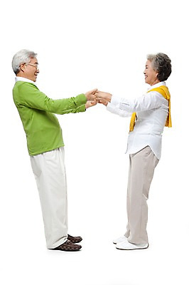 포토 JPG 스튜디오촬영 전신 모델 라이프스타일 부부 커플 여자 할아버지 노년 남자 행복 할머니 포즈 실내 서기 미소 웃음 누끼 사람 동양인 성인 두명 라이프 실버라이프 마주보기 손잡기 노부부 다정 한국인 실버 60대 노인만 국내포토 감정 컨셉 관계 모션 표정 인종 내부 생활 성인만 파일형식