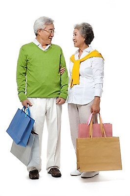 포토 JPG 스튜디오촬영 전신 모델 라이프스타일 부부 커플 여자 할아버지 노년 남자 행복 할머니 포즈 실내 서기 미소 웃음 누끼 사람 동양인 성인 두명 라이프 실버라이프 쇼핑 쇼핑백 팔짱 노부부 다정 한국인 실버 60대 노인만 국내포토 감정 컨셉 가방 관계 모션 표정 인종 내부 생활 성인만 파일형식