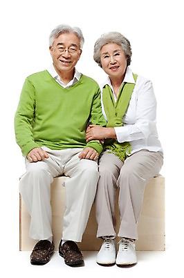 포토 JPG 스튜디오촬영 전신 모델 라이프스타일 부부 커플 여자 할아버지 노년 남자 행복 할머니 포즈 실내 미소 웃음 누끼 사람 앉기 동양인 성인 두명 라이프 실버라이프 팔짱 노부부 다정 한국인 실버 60대 노인만 국내포토 감정 컨셉 관계 모션 표정 인종 내부 생활 성인만 파일형식