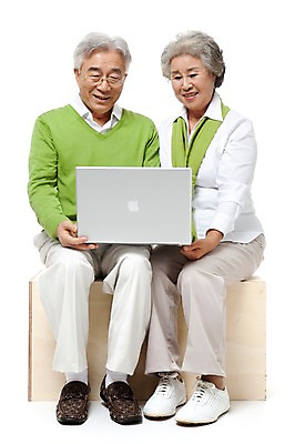 포토 JPG 스튜디오촬영 전신 모델 라이프스타일 부부 커플 여자 할아버지 노년 남자 행복 할머니 포즈 실내 미소 웃음 누끼 사람 앉기 동양인 성인 취미 두명 라이프 노트북 실버라이프 컴퓨터 노부부 다정 한국인 실버 60대 노인만 평생교육 국내포토 교육 감정 컨셉 관계 모션 표정 인종 내부 생활 전자제품 성인만 파일형식