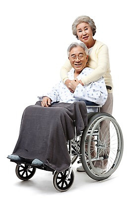 포토 JPG 스튜디오촬영 전신 모델 라이프스타일 부부 커플 여자 할아버지 노년 남자 행복 할머니 포즈 의료기기 실내 건강 서기 미소 웃음 누끼 사람 앉기 동양인 성인 두명 라이프 실버라이프 건강관리 노부부 다정 고통 한국인 환자 의료용품 실버 60대 휠체어 요양 환자복 노인만 국내포토 옷 감정 컨셉 의학 관계 모션 표정 관리 인종 내부 생활 간호 성인만 파일형식