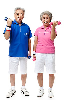 포토 JPG 스튜디오촬영 전신 모델 라이프스타일 부부 커플 여자 할아버지 노년 남자 행복 할머니 포즈 실내 건강 서기 미소 웃음 누끼 사람 동양인 손짓 성인 두명 라이프 실버라이프 운동복 운동 건강관리 운동기구 노부부 다정 아령 한국인 실버 60대 체육복 노인만 국내포토 옷 감정 컨셉 관계 모션 표정 관리 인종 내부 생활 헬스 체육 성인만 파일형식