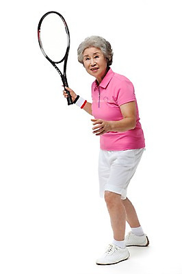 포토 JPG 스튜디오촬영 전신 모델 라이프스타일 여자 노년 할머니 포즈 실내 건강 한명 서기 미소 웃음 누끼 사람 동양인 손짓 성인 라이프 실버라이프 운동복 운동 구기 건강관리 운동기구 한국인 테니스 라켓 테니스라켓 테니스용품 실버 60대 체육복 노인만 노인여자만 노인여자한명만 국내포토 1 옷 스포츠용품 스포츠 모션 표정 관리 인종 내부 생활 헬스 체육 여자만 여자한명만 성인만 파일형식