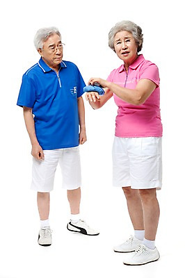 포토 JPG 스튜디오촬영 전신 모델 라이프스타일 부부 커플 여자 할아버지 노년 남자 행복 할머니 포즈 실내 건강 서기 누끼 사람 동양인 손짓 성인 두명 라이프 실버라이프 운동복 건강관리 노부부 다정 고통 한국인 실버 60대 괴로움 체육복 찜질 노인만 국내포토 옷 감정 컨셉 관계 모션 관리 인종 내부 생활 체육 성인만 파일형식