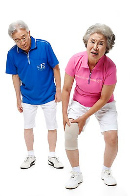 포토 JPG 스튜디오촬영 전신 모델 라이프스타일 부부 커플 여자 할아버지 노년 남자 행복 할머니 포즈 실내 건강 서기 누끼 사람 동양인 손짓 성인 두명 라이프 실버라이프 운동복 건강관리 노부부 다정 고통 한국인 찡그림 실버 60대 보호장비 괴로움 무릎 체육복 무릎보호대 노인만 국내포토 옷 감정 컨셉 관계 모션 표정 관리 인종 내부 생활 신체부위 장비 체육 성인만 파일형식