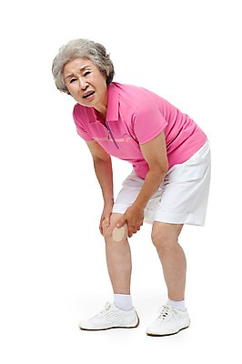 포토 JPG 스튜디오촬영 전신 모델 라이프스타일 여자 노년 할머니 포즈 실내 건강 한명 서기 누끼 사람 동양인 손짓 성인 라이프 실버라이프 운동복 건강관리 고통 한국인 찡그림 실버 60대 괴로움 관절염 관절 무릎 체육복 무릎통증 파스 노인만 노인여자만 노인여자한명만 국내포토 1 옷 감정 모션 뼈 표정 관리 인종 내부 생활 신체부위 의료용품 질병 체육 여자만 여자한명만 성인만 파일형식