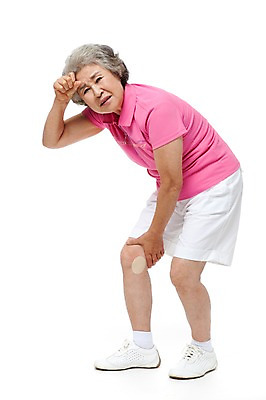 포토 JPG 스튜디오촬영 전신 모델 라이프스타일 여자 노년 할머니 포즈 실내 건강 한명 서기 누끼 사람 동양인 손짓 성인 라이프 실버라이프 운동복 건강관리 고통 한국인 찡그림 실버 60대 괴로움 관절염 관절 무릎 체육복 무릎통증 파스 노인만 노인여자만 노인여자한명만 국내포토 1 옷 감정 모션 뼈 표정 관리 인종 내부 생활 신체부위 의료용품 질병 체육 여자만 여자한명만 성인만 파일형식