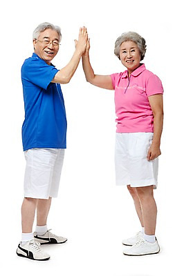 포토 JPG 스튜디오촬영 전신 모델 라이프스타일 부부 커플 여자 할아버지 노년 남자 행복 할머니 포즈 실내 건강 서기 미소 웃음 누끼 사람 동양인 손짓 성인 두명 라이프 실버라이프 운동복 운동 건강관리 노부부 파이팅 다정 한국인 실버 60대 체육복 하이파이브 노인만 국내포토 옷 감정 컨셉 관계 모션 표정 관리 인종 내부 생활 체육 성인만 파일형식