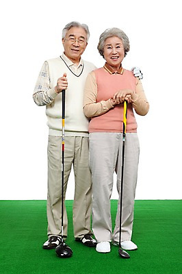 포토 JPG 스튜디오촬영 전신 모델 라이프스타일 부부 커플 여자 할아버지 노년 남자 행복 할머니 포즈 골프 레저 어깨동무 골프용품 실내 건강 서기 미소 웃음 누끼 사람 동양인 잔디 성인 취미 두명 라이프 레포츠 실버라이프 운동 건강관리 노부부 다정 골프채 한국인 실버 60대 골프웨어 노인만 국내포토 식물 옷 감정 스포츠용품 컨셉 관계 모션 표정 관리 인종 내부 생활 구기 성인만 파일형식