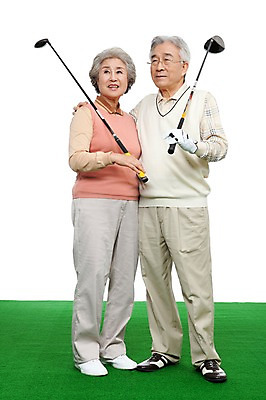 포토 JPG 스튜디오촬영 전신 모델 라이프스타일 부부 커플 여자 할아버지 노년 남자 행복 할머니 포즈 골프 레저 골프용품 실내 건강 서기 미소 웃음 누끼 사람 동양인 잔디 성인 취미 두명 라이프 레포츠 실버라이프 운동 건강관리 노부부 다정 골프채 한국인 실버 60대 골프웨어 노인만 국내포토 식물 옷 감정 스포츠용품 컨셉 관계 모션 표정 관리 인종 내부 생활 구기 성인만 파일형식