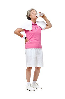 포토 JPG 스튜디오촬영 전신 모델 라이프스타일 여자 노년 할머니 포즈 휴식 실내 건강 한명 서기 미소 웃음 누끼 사람 동양인 손짓 성인 라이프 물 실버라이프 운동복 수건 운동 건강관리 한국인 실버 60대 물병 체육복 물마시기 노인만 노인여자만 노인여자한명만 국내포토 자연요소 1 옷 컨셉 모션 표정 관리 인종 내부 생활 위생용품 마시기 물통 체육 여자만 여자한명만 성인만 파일형식