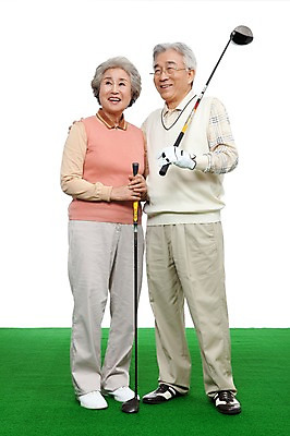 포토 JPG 스튜디오촬영 전신 모델 라이프스타일 부부 커플 여자 할아버지 노년 남자 행복 할머니 포즈 골프 레저 골프용품 실내 건강 서기 미소 웃음 누끼 사람 동양인 잔디 성인 취미 두명 라이프 레포츠 실버라이프 운동 건강관리 노부부 다정 골프채 한국인 실버 60대 골프웨어 노인만 국내포토 식물 옷 감정 스포츠용품 컨셉 관계 모션 표정 관리 인종 내부 생활 구기 성인만 파일형식