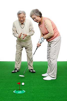 포토 JPG 스튜디오촬영 전신 모델 라이프스타일 부부 커플 여자 할아버지 노년 남자 행복 할머니 포즈 골프 레저 골프공 골프용품 실내 건강 서기 미소 웃음 누끼 사람 동양인 손짓 잔디 성인 취미 두명 라이프 레포츠 실버라이프 운동 건강관리 노부부 다정 골프채 한국인 실버 60대 박수 골프웨어 노인만 국내포토 식물 옷 감정 스포츠용품 컨셉 공 관계 모션 표정 관리 인종 내부 생활 구기 성인만 파일형식