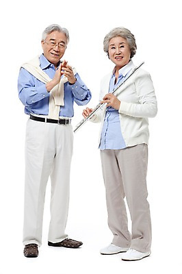 포토 JPG 스튜디오촬영 전신 모델 라이프스타일 부부 커플 여자 할아버지 노년 남자 행복 할머니 악기 음악 포즈 연주 실내 관악기 서기 미소 웃음 누끼 사람 동양인 손짓 성인 취미 두명 라이프 실버라이프 노부부 다정 한국인 실버 60대 플루트 박수 노인만 평생교육 국내포토 교육 감정 컨셉 관계 모션 문화예술 표정 인종 내부 생활 성인만 파일형식