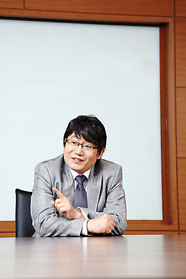 포토 JPG 라이프스타일 남자 40대 중년 포즈 의자 비즈니스 CEO 모션 중년라이프 탁자 실내 한명 미소 웃음 사람 앉기 동양인 정장 손짓 상반신 성인 라이프 사무실 한국인 직장인 비즈니스맨 사장 책상 회의실 리더 남자만 남자한명만 중년만 중년남자만 중년남자한명만 국내포토 직업 1 옷 가구 표정 인종 내부 생활 성인만 파일형식