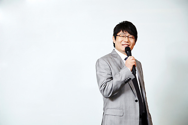 포토 JPG 라이프스타일 남자 40대 중년 포즈 비즈니스 CEO 모션 중년라이프 실내 한명 서기 미소 웃음 사람 동양인 정장 상반신 성인 라이프 사무실 한국인 직장인 비즈니스맨 발표 사장 강의 보고 프레젠테이션 마이크 회의실 남자만 남자한명만 중년만 중년남자만 중년남자한명만 국내포토 직업 1 옷 음향기기 표정 인종 내부 생활 성인만 파일형식