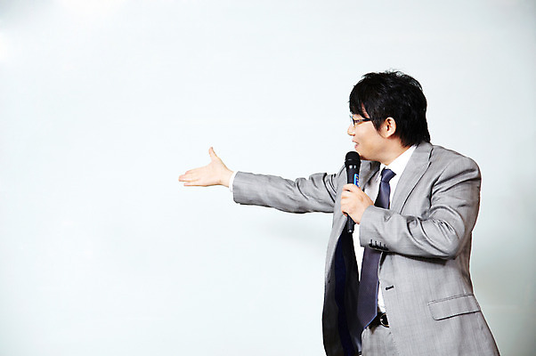 포토 JPG 라이프스타일 남자 40대 중년 포즈 비즈니스 CEO 모션 중년라이프 실내 한명 서기 사람 동양인 정장 손짓 상반신 성인 라이프 사무실 한국인 직장인 비즈니스맨 발표 사장 강의 보고 프레젠테이션 마이크 회의실 남자만 남자한명만 중년만 중년남자만 중년남자한명만 국내포토 직업 1 옷 음향기기 인종 내부 생활 성인만 파일형식