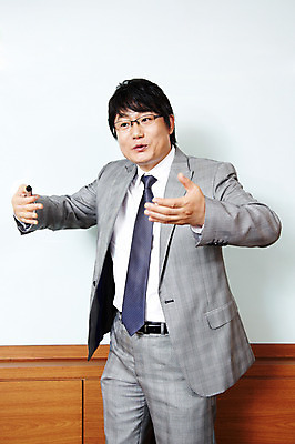 포토 JPG 라이프스타일 남자 40대 중년 포즈 비즈니스 CEO 모션 중년라이프 실내 한명 서기 사람 동양인 정장 손짓 상반신 성인 라이프 사무실 한국인 직장인 비즈니스맨 발표 사장 강의 보고 프레젠테이션 회의실 보드마카 남자만 남자한명만 중년만 중년남자만 중년남자한명만 국내포토 직업 1 옷 인종 내부 생활 펜 성인만 파일형식