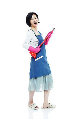 포토 JPG 스튜디오촬영 전신 라이프스타일 여자 40대 중년 포즈 가사 모션 중년라이프 슬리퍼 실내 실내화 한명 서기 미소 웃음 들기 누끼 사람 동양인 성인 라이프 앞치마 한국인 청소도구 청소 주부 고무장갑 뚫어뻥 여자만 여자한명만 중년만 중년여자만 중년여자한명만 국내포토 1 장갑 신발 표정 인종 내부 생활 도구 고무 성인만 파일형식