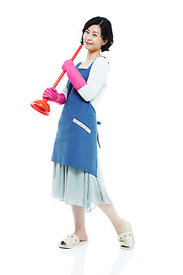 포토 JPG 스튜디오촬영 전신 라이프스타일 여자 40대 중년 포즈 가사 모션 중년라이프 슬리퍼 실내 실내화 한명 서기 미소 웃음 들기 누끼 사람 동양인 상반신 성인 라이프 앞치마 한국인 청소도구 청소 주부 고무장갑 뚫어뻥 여자만 여자한명만 중년만 중년여자만 중년여자한명만 국내포토 1 장갑 신발 표정 인종 내부 생활 도구 고무 성인만 파일형식