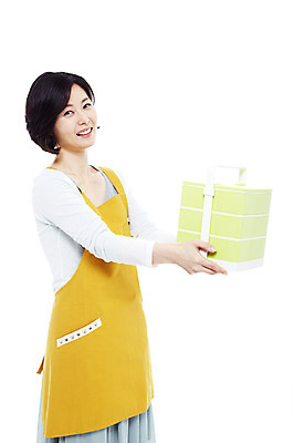 포토 JPG 스튜디오촬영 라이프스타일 여자 40대 중년 포즈 가사 모션 중년라이프 실내 요리 한명 서기 미소 웃음 들기 누끼 사람 동양인 상반신 성인 라이프 소풍 앞치마 한국인 주부 도시락 도시락통 찬합 여자만 여자한명만 중년만 중년여자만 중년여자한명만 국내포토 1 음식 표정 인종 내부 생활 야외활동 용기_그릇 성인만 파일형식