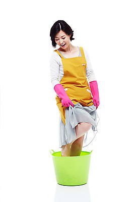 포토 JPG 스튜디오촬영 라이프스타일 여자 40대 중년 포즈 가사 모션 중년라이프 실내 한명 서기 미소 웃음 누끼 사람 동양인 성인 라이프 바구니 앞치마 한국인 빨래 주부 고무장갑 빨래바구니 빨래통 여자만 여자한명만 중년만 중년여자만 중년여자한명만 국내포토 1 장갑 표정 인종 내부 생활 고무 성인만 파일형식