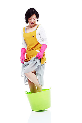 포토 JPG 스튜디오촬영 라이프스타일 여자 40대 중년 포즈 가사 모션 중년라이프 실내 한명 서기 미소 웃음 누끼 사람 동양인 성인 라이프 바구니 앞치마 한국인 빨래 주부 고무장갑 빨래바구니 빨래통 여자만 여자한명만 중년만 중년여자만 중년여자한명만 국내포토 1 장갑 표정 인종 내부 생활 고무 성인만 파일형식