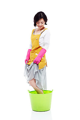 포토 JPG 스튜디오촬영 라이프스타일 여자 40대 중년 포즈 가사 모션 중년라이프 실내 한명 서기 미소 웃음 누끼 사람 동양인 성인 라이프 바구니 앞치마 한국인 빨래 주부 고무장갑 빨래바구니 빨래통 여자만 여자한명만 중년만 중년여자만 중년여자한명만 국내포토 1 장갑 표정 인종 내부 생활 고무 성인만 파일형식