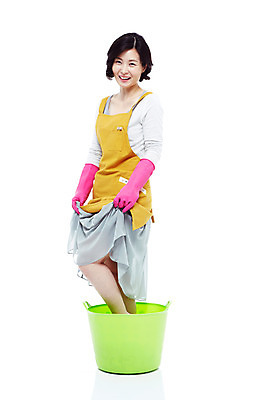 포토 JPG 스튜디오촬영 라이프스타일 여자 40대 중년 포즈 가사 모션 중년라이프 실내 한명 서기 미소 웃음 누끼 사람 동양인 성인 라이프 바구니 앞치마 한국인 빨래 주부 고무장갑 빨래바구니 빨래통 여자만 여자한명만 중년만 중년여자만 중년여자한명만 국내포토 1 장갑 표정 인종 내부 생활 고무 성인만 파일형식