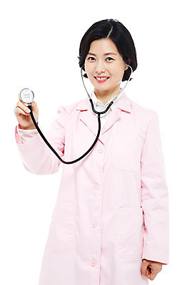 포토 JPG 스튜디오촬영 직업 라이프스타일 여자 40대 중년 포즈 의학 청진기 의료기기 모션 중년라이프 실내 한명 서기 미소 웃음 누끼 사람 동양인 손짓 상반신 성인 라이프 치료 진료 한국인 의사 의료용품 가운 의사가운 여자만 여자한명만 중년만 중년여자만 중년여자한명만 국내포토 1 옷 표정 인종 내부 생활 의료진 성인만 파일형식