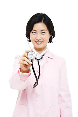 포토 JPG 스튜디오촬영 직업 라이프스타일 여자 40대 중년 포즈 의학 청진기 의료기기 모션 중년라이프 실내 한명 서기 미소 웃음 누끼 사람 동양인 손짓 상반신 성인 라이프 치료 진료 한국인 의사 의료용품 가운 의사가운 여자만 여자한명만 중년만 중년여자만 중년여자한명만 국내포토 1 옷 표정 인종 내부 생활 의료진 성인만 파일형식