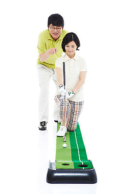 포토 JPG 스튜디오촬영 전신 라이프스타일 부부 커플 여자 남자 행복 스포츠용품 스포츠 40대 중년 포즈 골프 공 모션 중년라이프 레저용품 레저 골프공 골프용품 골프클럽 실내 건강 사랑 서기 미소 웃음 누끼 사람 동양인 성인 취미 두명 라이프 레포츠 운동 건강관리 화목 다정 골프채 한국인 가르침 골프웨어 중년부부 골프연습 중년만 국내포토 옷 교육 감정 컨셉 관계 표정 관리 인종 내부 생활 구기 연습 오브젝트 성인만 파일형식