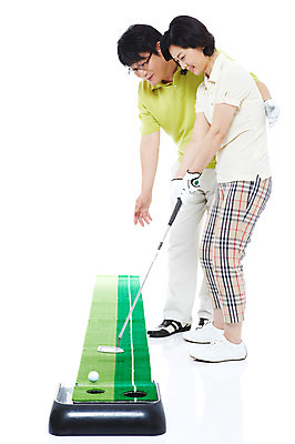 포토 JPG 스튜디오촬영 전신 라이프스타일 부부 커플 여자 남자 행복 스포츠용품 스포츠 40대 중년 포즈 골프 공 모션 중년라이프 레저용품 레저 골프공 골프용품 골프클럽 실내 건강 사랑 서기 미소 웃음 누끼 사람 동양인 성인 취미 두명 라이프 레포츠 운동 건강관리 화목 다정 골프채 한국인 가르침 골프웨어 중년부부 골프연습 중년만 국내포토 옷 교육 감정 컨셉 관계 표정 관리 인종 내부 생활 구기 연습 오브젝트 성인만 파일형식