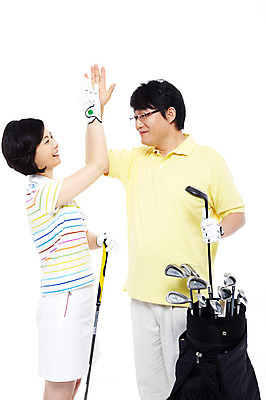 포토 JPG 스튜디오촬영 전신 라이프스타일 부부 커플 여자 남자 행복 스포츠용품 스포츠 40대 중년 포즈 골프 모션 중년라이프 레저용품 레저 골프용품 골프클럽 실내 건강 사랑 서기 미소 웃음 누끼 사람 동양인 상반신 성인 취미 두명 라이프 레포츠 운동 건강관리 파이팅 화목 다정 골프채 한국인 골프가방 골프웨어 하이파이브 중년부부 중년만 국내포토 옷 감정 컨셉 가방 관계 표정 관리 인종 손짓 내부 생활 구기 오브젝트 성인만 파일형식