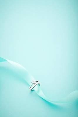 포토 JPG 스튜디오촬영 리본 줄 하늘색 백그라운드 실내 사람없음 장식 반지 끈 보석 오브젝트 리본백그라운드 국내포토 장신구 내부 파란색 광석 파일형식
