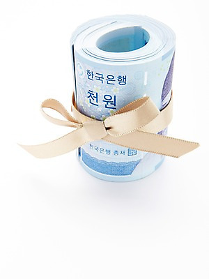 포토 JPG 스튜디오촬영 리본 백그라운드 지폐 돈 포장 실내 선물 사람없음 오브젝트 리본백그라운드 천원 국내포토 내부 재산 파일형식