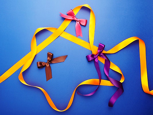 포토 JPG 스튜디오촬영 리본 줄 분홍색 백그라운드 실내 사람없음 장식 갈색 노란색 보라색 끈 오브젝트 매듭 리본백그라운드 국내포토 컬러 내부 파일형식