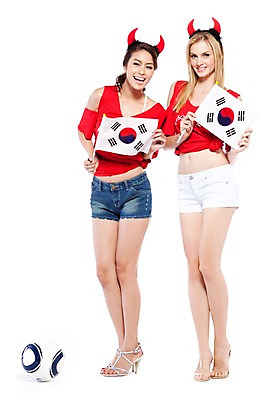 포토 JPG 스튜디오촬영 전신 서양인 해외기획촬영 여자 2010년태국 스포츠용품 스포츠 포즈 축구공 공 축구용품 응원 모션 한국 실내 서기 미소 웃음 누끼 사람 동양인 손짓 20대 성인 두명 파이팅 축구 기쁨 응원용품 도구 국기 태극기 붉은악마 축구응원 빨간티셔츠 여자만 성인여자만 청년만 청년여자만 성인만 월드싸커 국내포토 외국인 감정 아시아 표정 인종 청년 내부 구기 오브젝트 파일형식