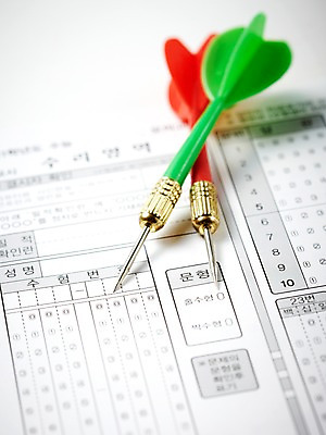 포토 JPG 스튜디오촬영 실내 사람없음 수능 시험 명중 오브젝트 입시 합격 점수 답안지 만점 다트핀 국내포토 교육 내부 학습 다트 파일형식