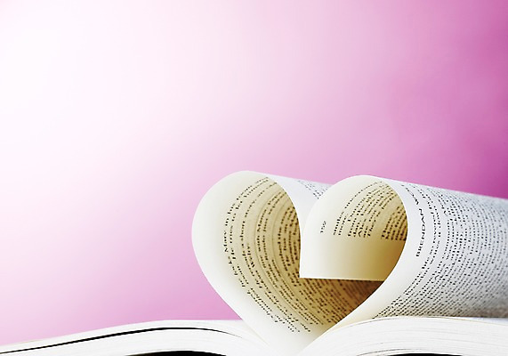 포토 JPG 스튜디오촬영 모양 백그라운드 책장 실내 사람없음 책 펼침 하트 오브젝트 한권 페이지 국내포토 1 가구 모션 내부 파일형식