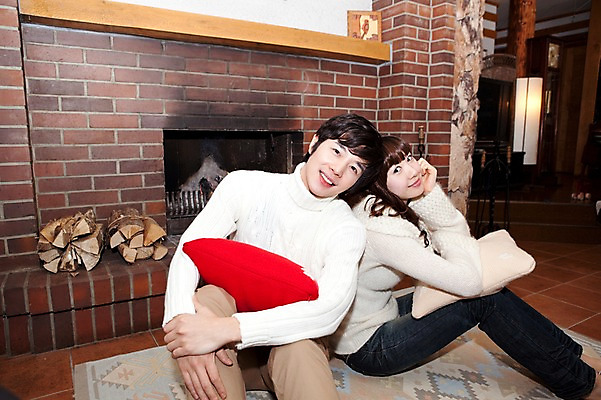 포토 JPG 해외기획촬영 라이프스타일 커플 계절 여자 남자 행복 여행 포즈 쿠션 겨울 2010년일본 모션 자연 휴식 실내 사랑 사람 앉기 동양인 20대 성인 두명 라이프 일본 기댐 다정 카펫 한국인 장작 스웨터 일본여행 벽난로 청년만 성인만 국내포토 감정 아시아 해외여행 컨셉 상의 관계 인종 청년 내부 생활 생태계 파일형식